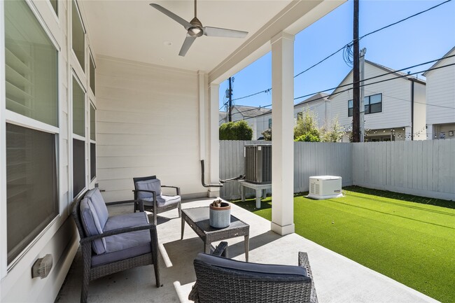 Building Photo - 802 Aurora St