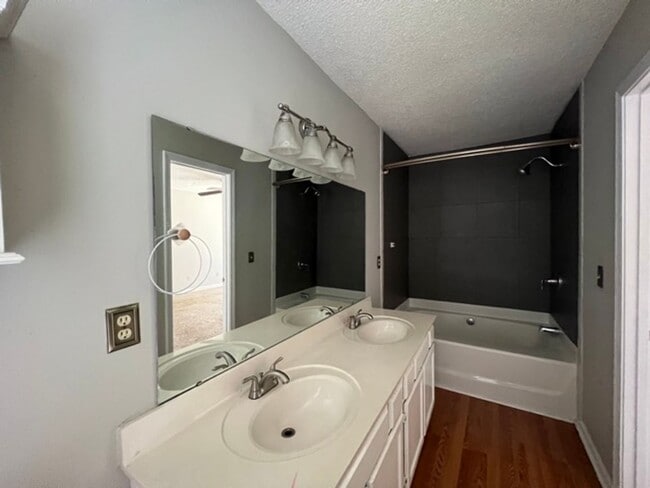 Building Photo - 150 Bradstone Rd