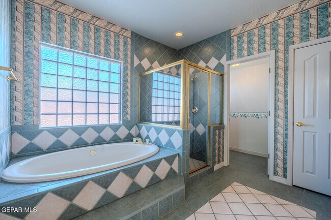 Building Photo - 2066 Paseo Del Prado Dr