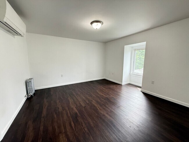 Building Photo - 81 Alder St
