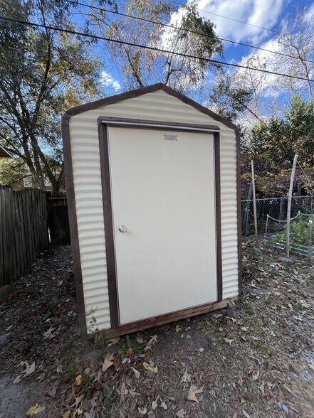 Building Photo - 1007 Chevis St