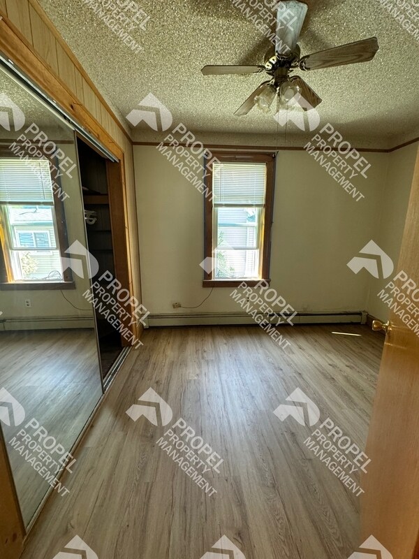 Building Photo - 994 Elm St