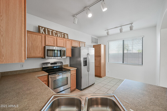 Building Photo - 14314 W Cora Ln
