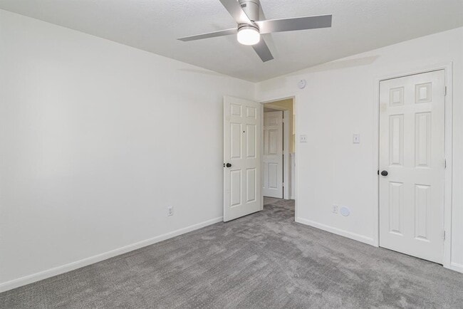 Building Photo - 30611 Country Meadows Dr