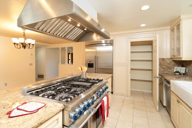 Building Photo - Beautiful & Spacious Home in Rowland Heights
