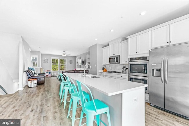 Building Photo - 43871 Eucalyptus Way