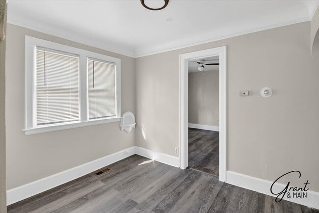 Building Photo - $1250 3 bedroom bungalow