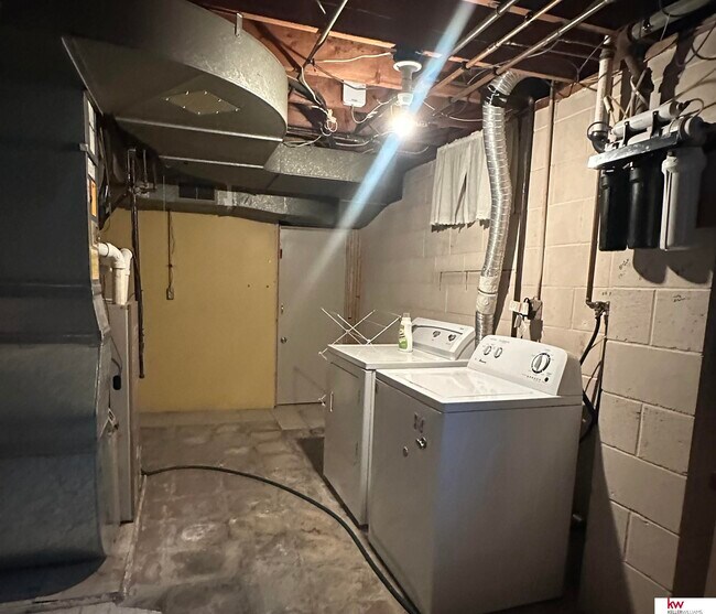 Building Photo - 5010 Castelar St