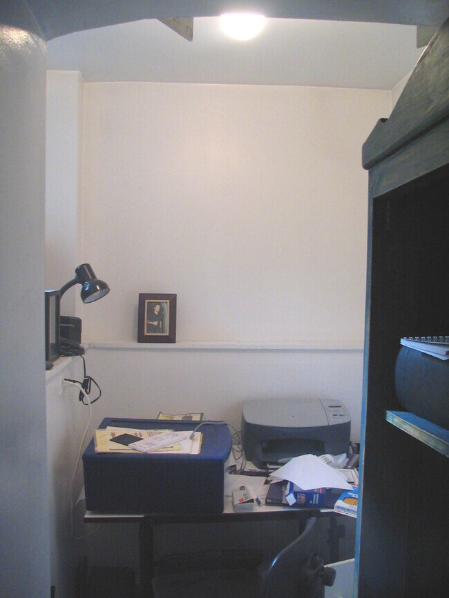 Office or den - 5740 Elmer St