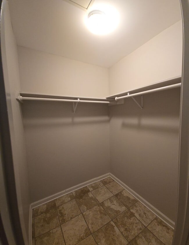 Building Photo - Sophisticated 2-Bedroom Retreat Featuring Soaring Ceilings & Modern Comforts