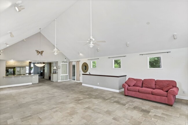 Building Photo - 1320 State Rd S-32-1254