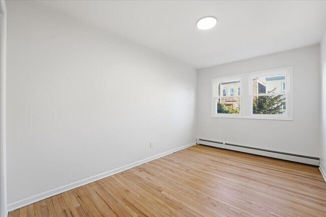 Building Photo - 212 Seaview Ave