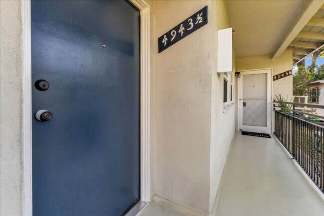 Building Photo - 4943 Coldwater Canyon Ave
