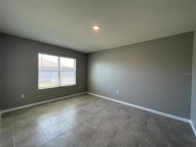 Building Photo - 3307 Summerdale Way