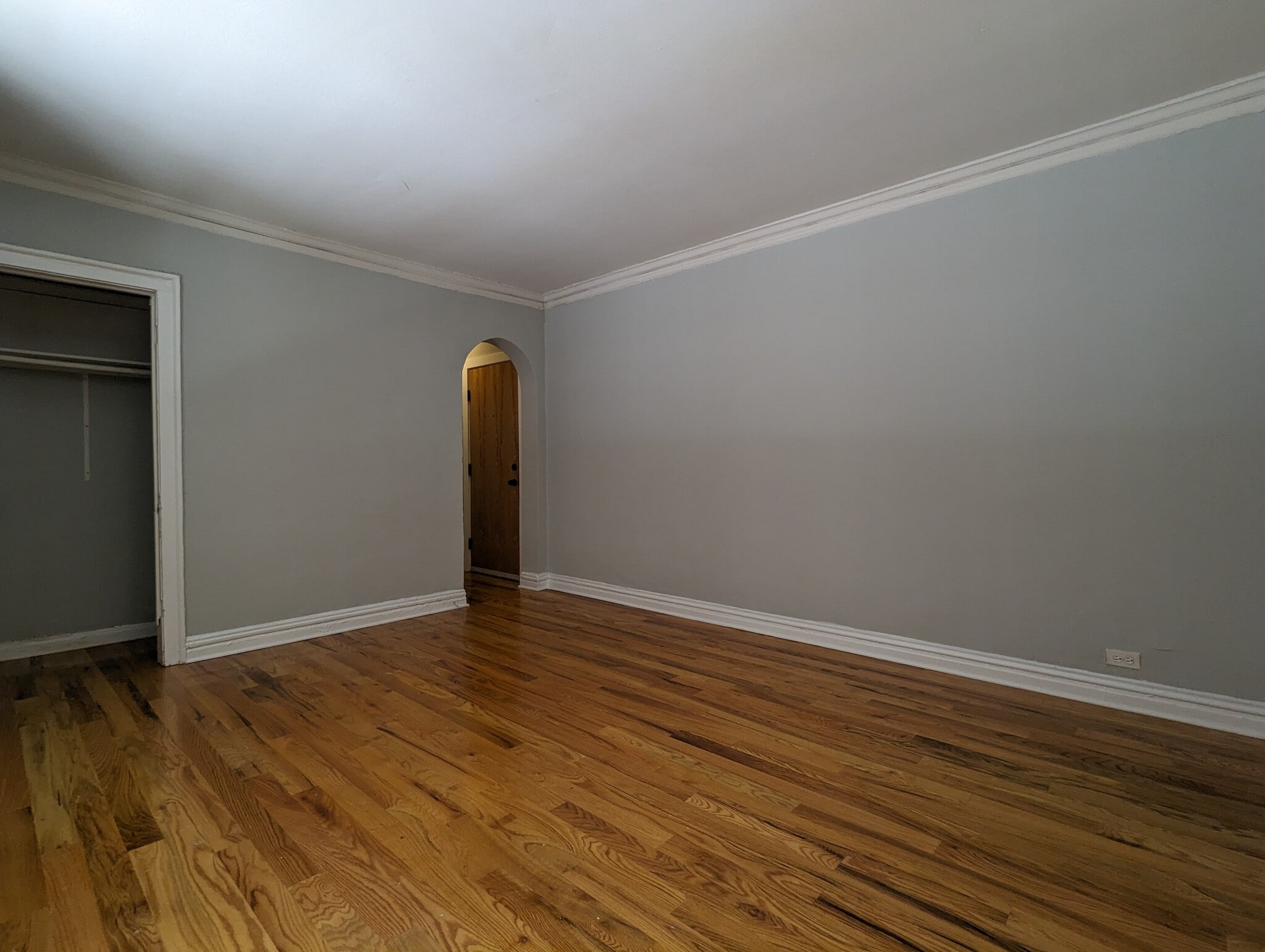 Building Photo - 429 W Roscoe St