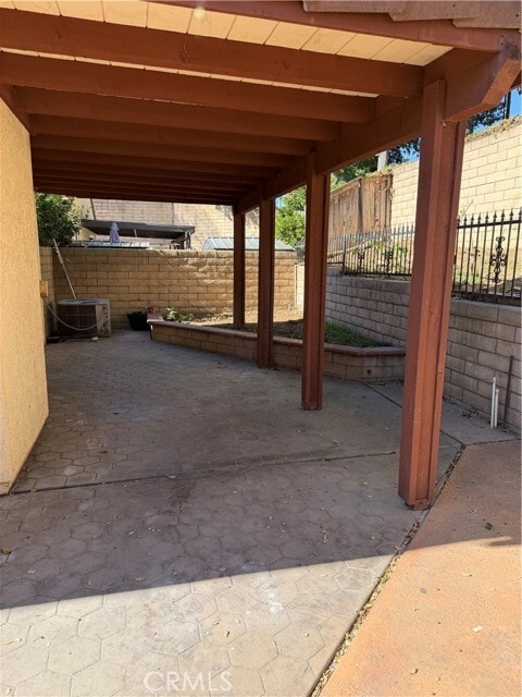 Building Photo - 9742 Willow Wood Dr