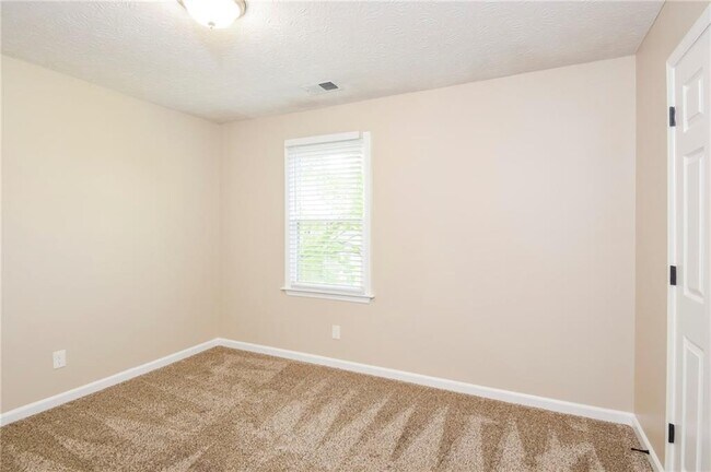 Building Photo - 4609 Pine Harbor Ct NE