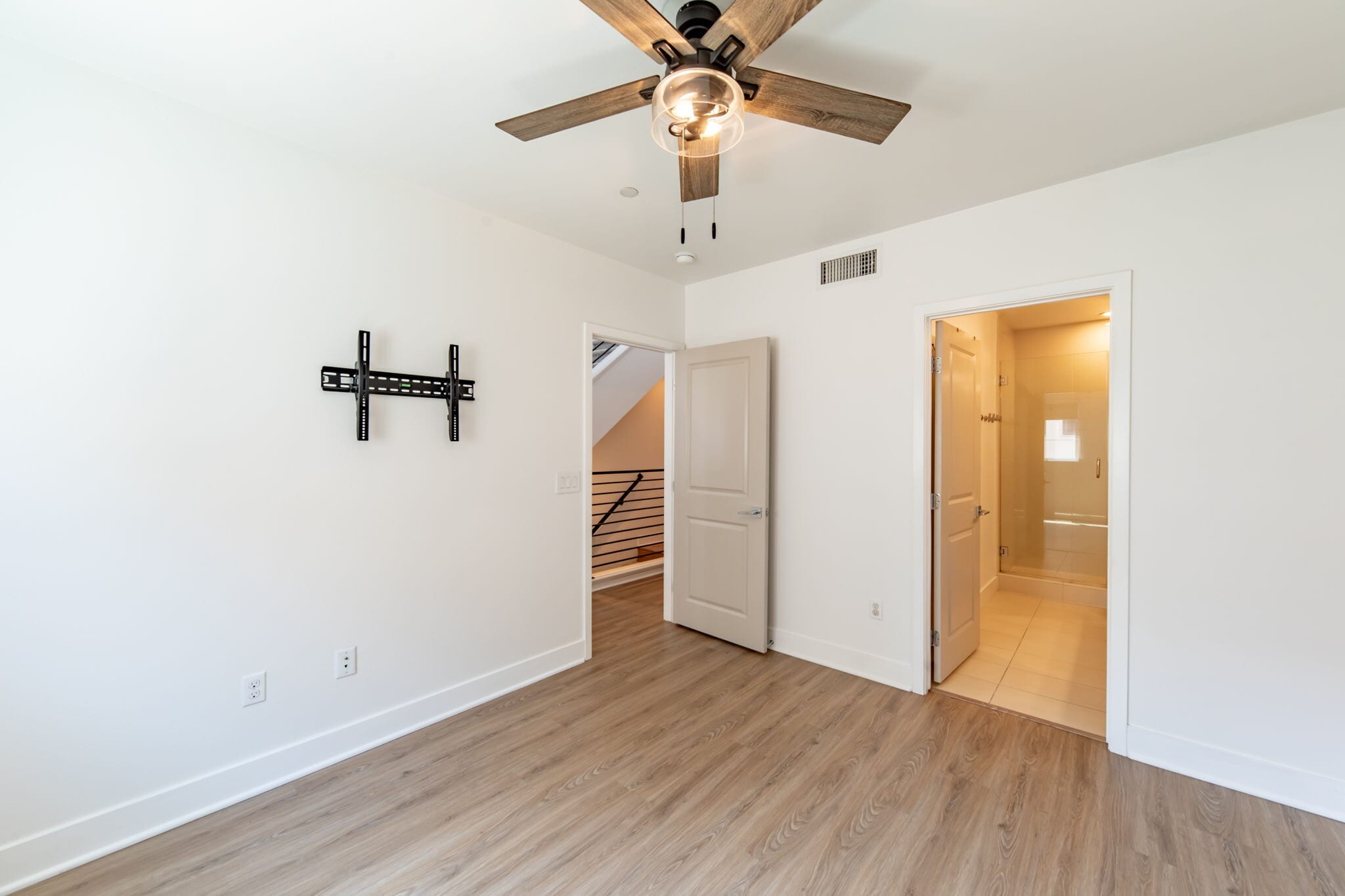 Building Photo - 10736 Bloomfield St