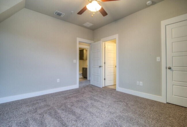 Building Photo - 7411 Pantherpaw St