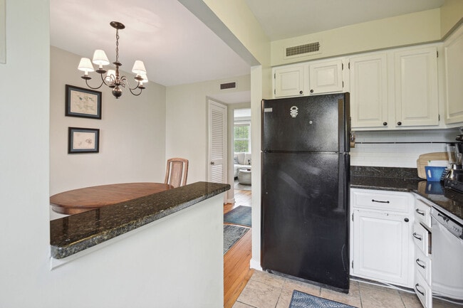 Building Photo - 2202 Washington Ave