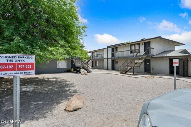 Building Photo - 717 E Roeser Rd