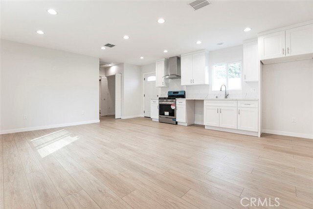 Building Photo - 13120 Branford St