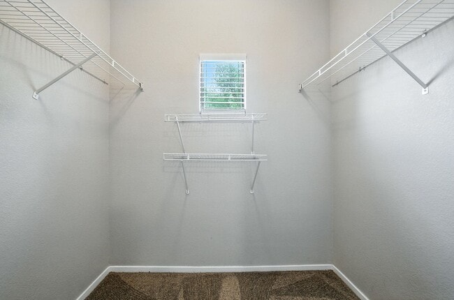 Building Photo - Northwest Condo with Modern Finishes & Gre...