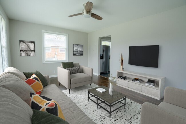 Building Photo - 3914 Creekside Dr