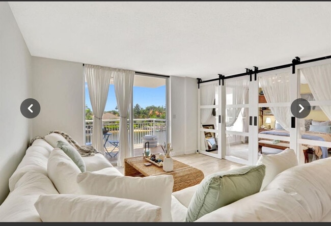 Building Photo - 1050 Hillsboro Mile