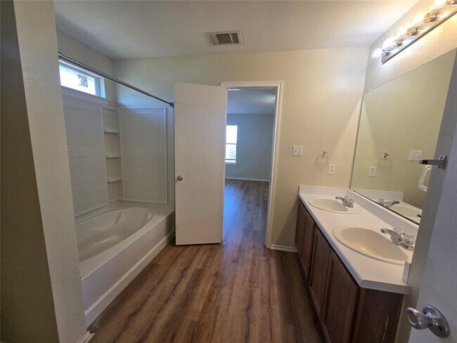Building Photo - 333 Outfitter Dr