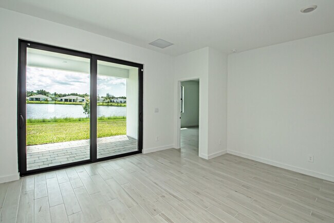 Building Photo - 5929 SE Sky Blue Cir