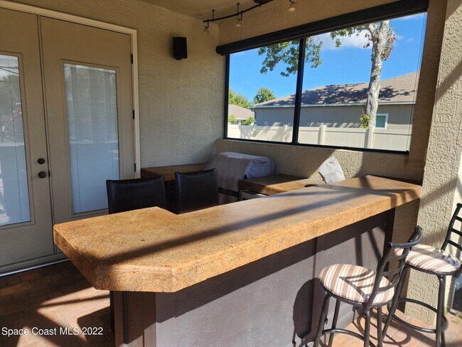 Building Photo - 220 Northgrove Dr