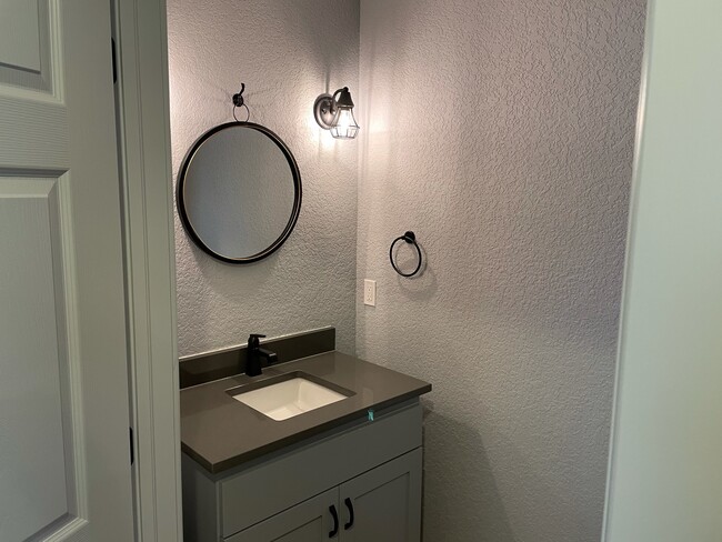 Building Photo - 9969 Glen Rd