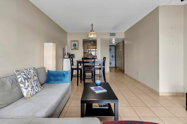 Building Photo - 6715 W 26th Dr