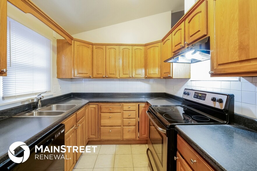 Building Photo - 513 Melrose St