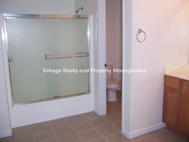 Building Photo - Updated 4 Bedroom Two Story Home That Is B...
