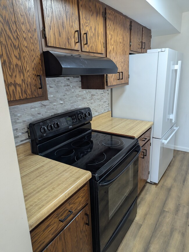 Building Photo - 108 Burwash Ave