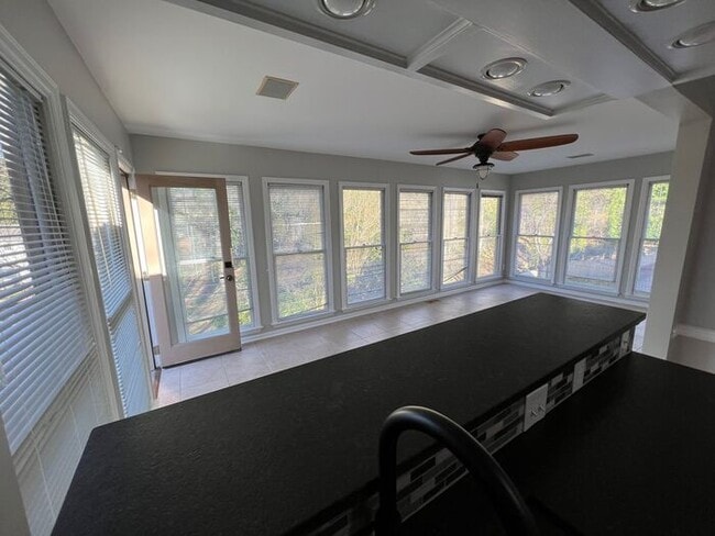 Building Photo - Wonderful 3 Bedroom Split Level Home In Sa...