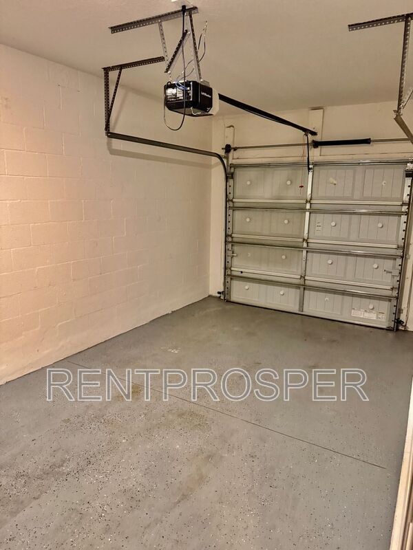 Building Photo - 1175 Flowing Tide Dr