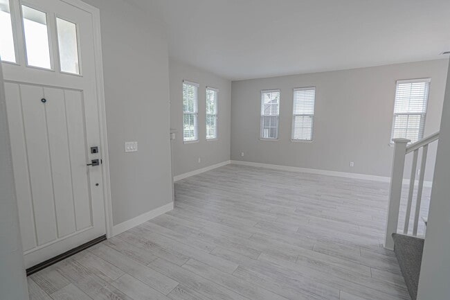 Building Photo - Woodland 3 Bedroom Home for Rent in Valencia!