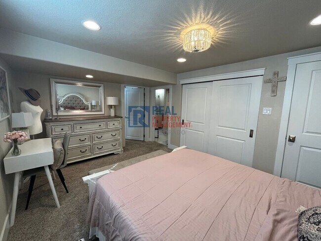 Building Photo - 3640 Inspiration Dr