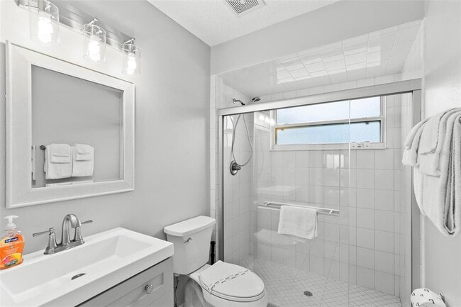 Building Photo - 61 Farmsworth Dr