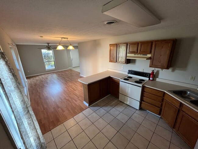 Building Photo - 1611 Meadow Spring Dr