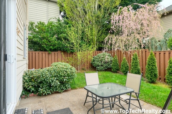 Building Photo - Beautiful 4 Bedroom | 2.5 Bathroom | 2,540 Sqft. Home | Central A/C | Solar Panels | Located in B...