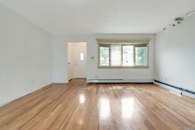 Building Photo - 4 Cheshire Rd