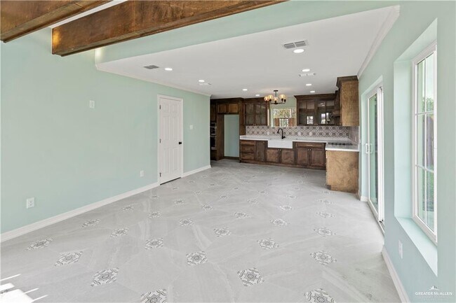Building Photo - 1401 Karen Dr