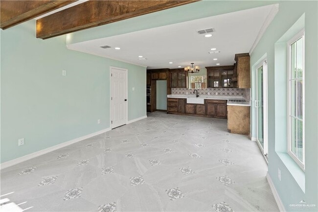 Building Photo - 8 Karen Dr