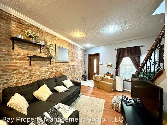 Building Photo - 3 br, 2 bath House - 1123 Race Street