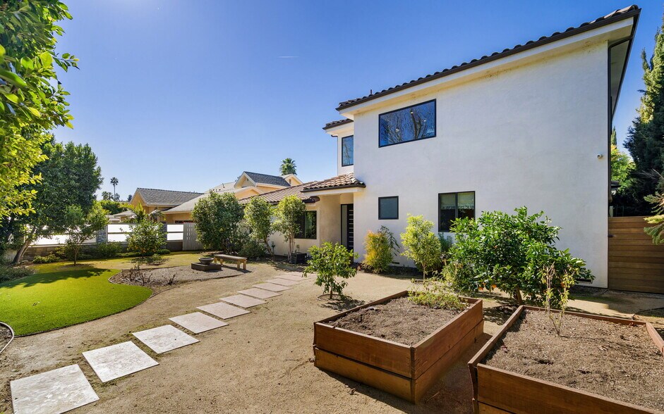 Building Photo - 5541 Matilija Ave