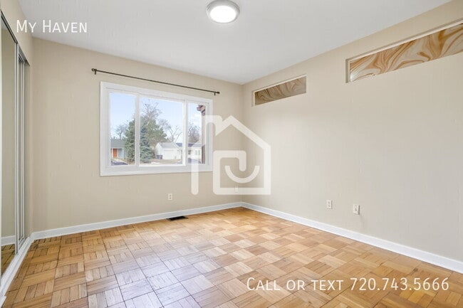 Building Photo - 3032 S Glencoe St